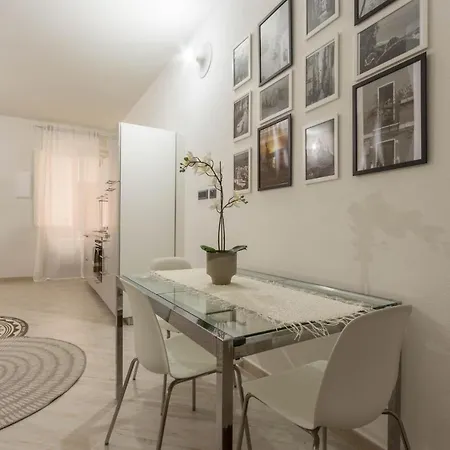 Via San Giacomo 10 * 卡利亚里