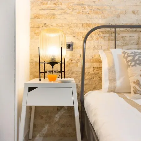 Via San Giacomo 10 * 卡利亚里